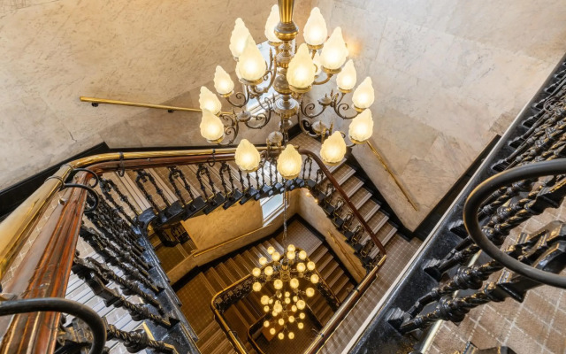 Sir Thomas Hotel