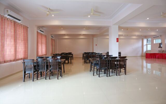 OYO 8425 Hotel Shiv Palace