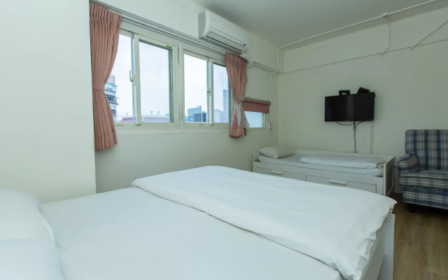 Mr Lobster's Secret Den Design Hostel