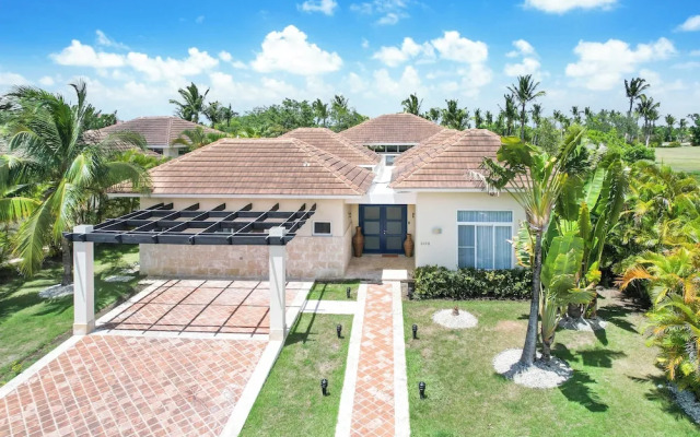 Golf Villa in Bavaro - Pool, Jacuzzi, Staff
