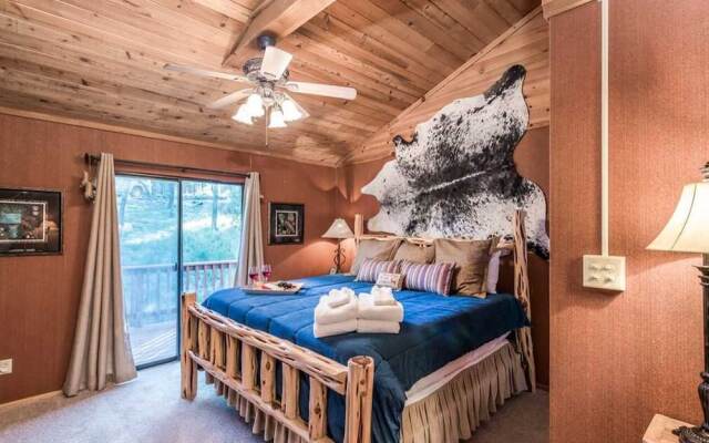 The Breathe Inn - Two Bedroom Cabin with Hot Tub