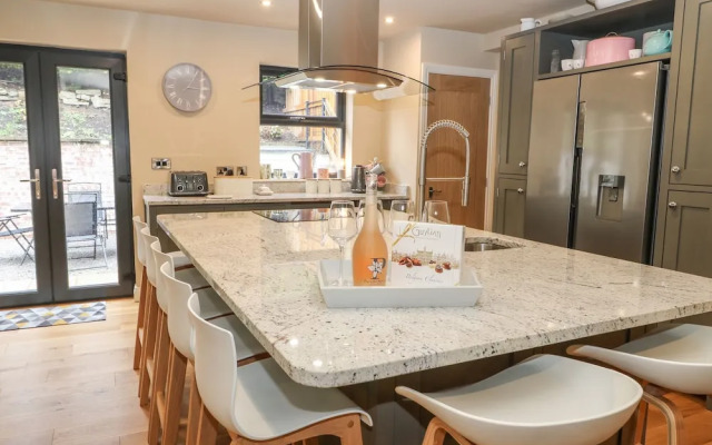 1 Stansfield Mews