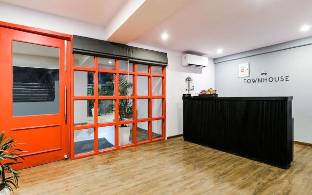 OYO Townhouse 086 Pankha Road