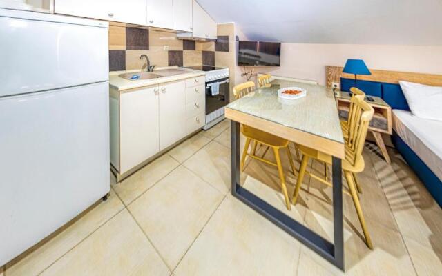 LE MONDE Apartments