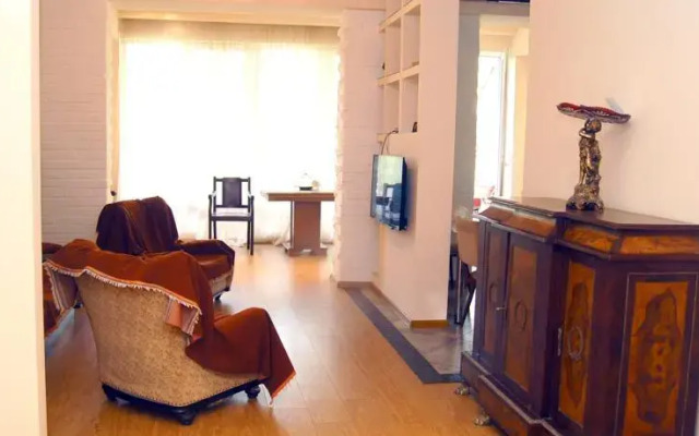 Flat Tamarashvili