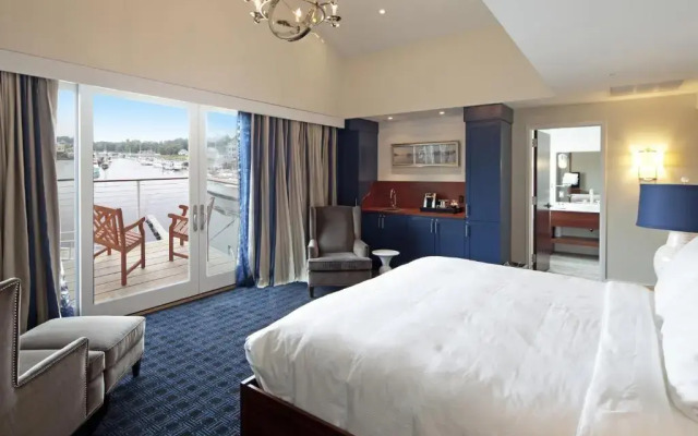 The Boathouse Waterfront Hotel & Marina