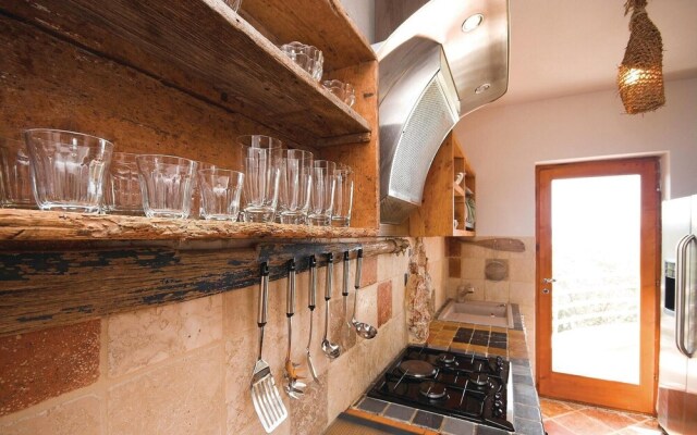 Awesome Home in Zaboric With 5 Bedrooms and Internet
