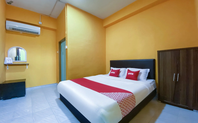 Super OYO 90039 Coop Hotel Kangar