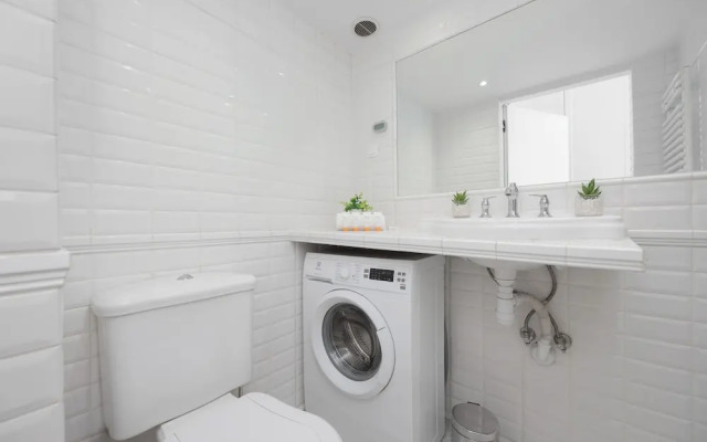 Bright Apartment for 4 by Renters