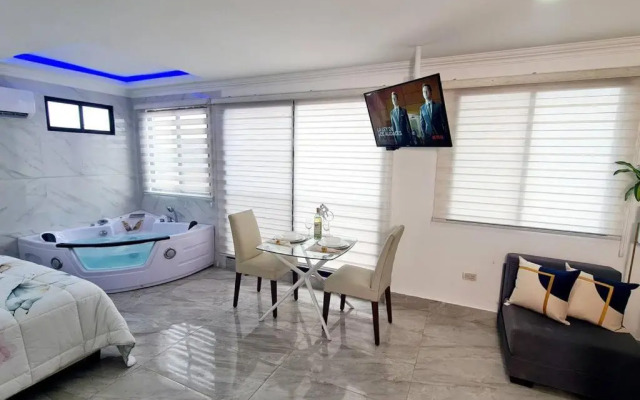 Ecusuites Suite 3 Vacacional Via Costa con Jacuzzi