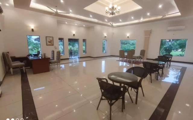 Tuli Veer Bagh Resort Turia