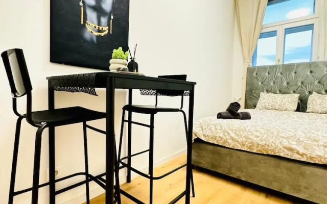 Stylish 4BR Apt Near Westbahnhof
