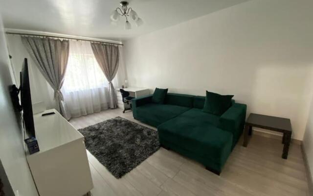 Lovely 1 bedroom cando with free parking.