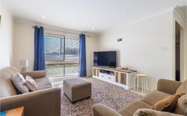 Happy Tails' , 55 Pantowora Street - pet friendly, air conditioned – Guest Rooms – Corlette
