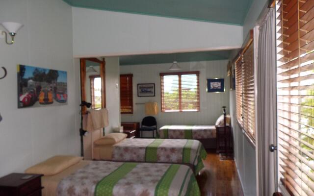 Pitstop Lodge Bed & Breakfast and Guesthouse