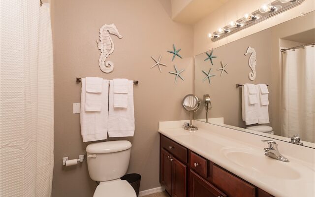 Canuck Condo 2 BR by Casago
