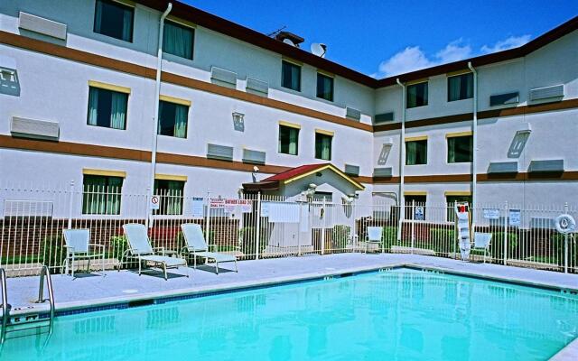 Americas Best Value Inn St. Louis South