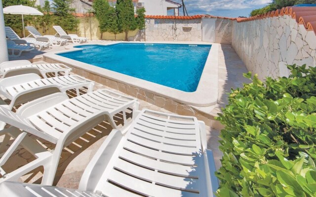 Stunning Home in Liznjan With Wifi and 3 Bedrooms