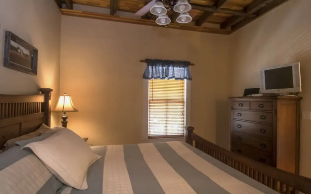 Calhoun House Inn & Suites