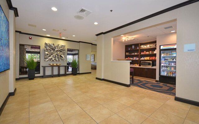 Holiday Inn Express & Suites Farmington by IHG