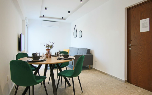 Phaedrus Living: Seaside Luxury Flat Lighthouse 69