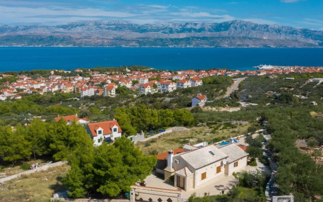 Villa Anabella - Four Bedroom Villa With Swimming Pool
