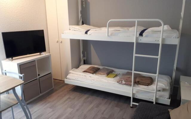Studio 2 + 2 dans résidence avec piscine