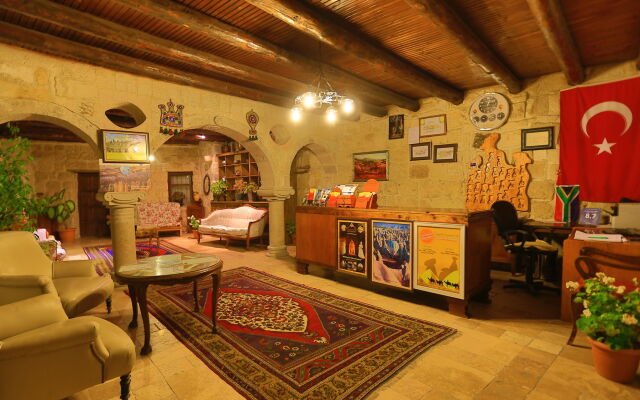 Holiday Cave Hotel