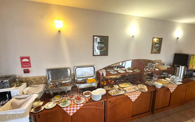 Hotel Platan