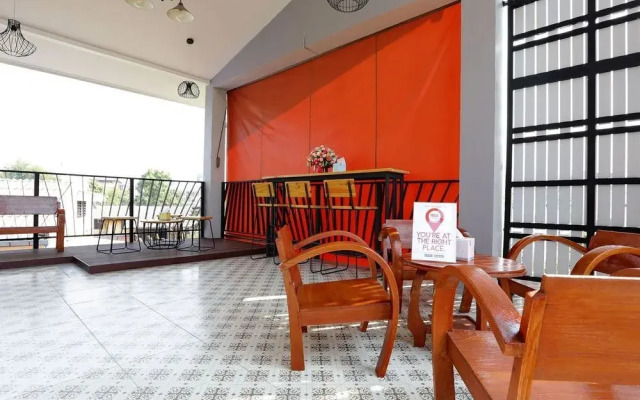 Nida Rooms Central 353 Clock Spin