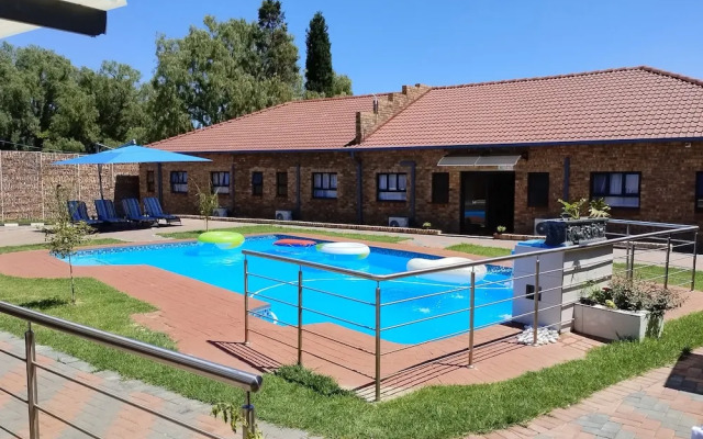 Emperor Lodge And Tours