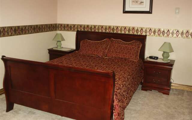 Niagara Falls Cottage Rental - Pine Tree House