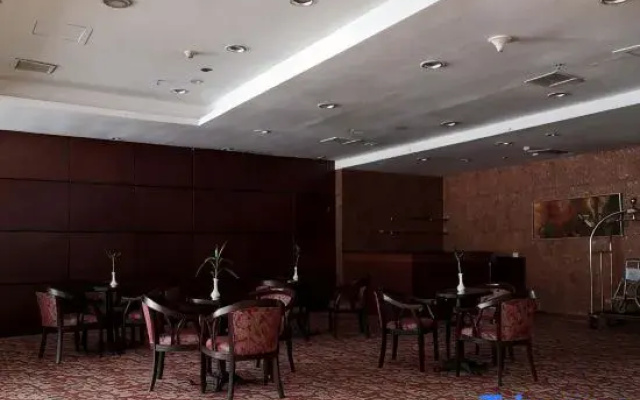 Oriental Roman Holiday Hotel