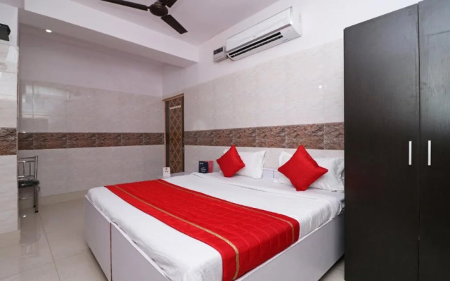 OYO 12911 New Capital Inn
