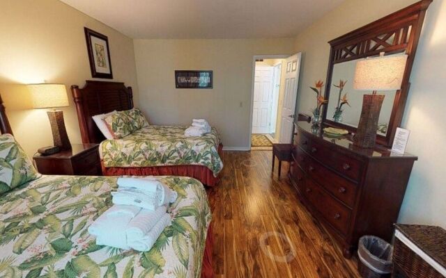 Centre Court by RedAwning