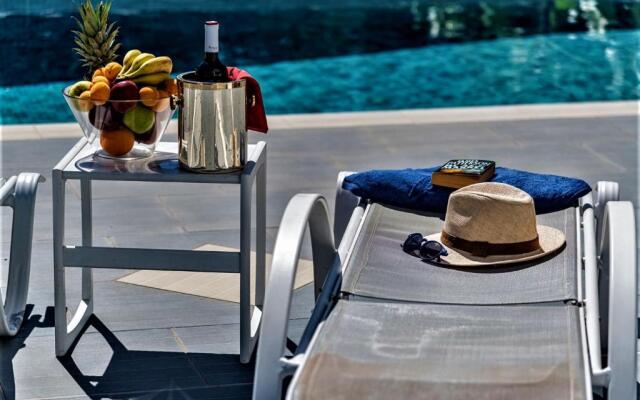 Xenos Villa 1 With Private Swimming Pool Near The Sea