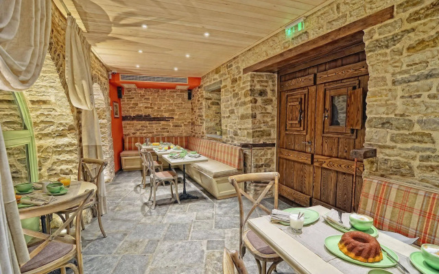 Aithrio Guesthouse