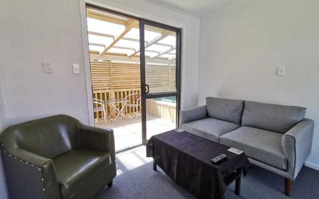 Parakai Geothermal Motel