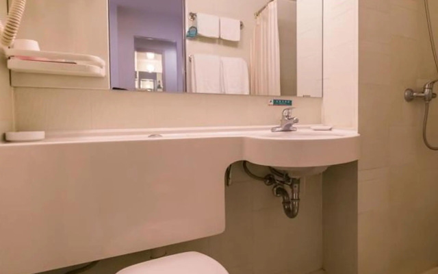 Jinjiang Inn Fengshang Xian Railway Station