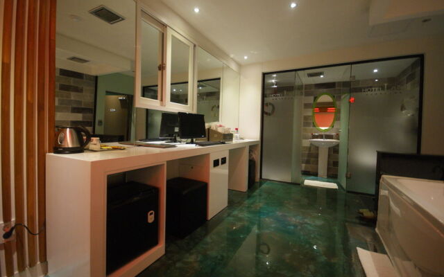 Lazzi Hotel