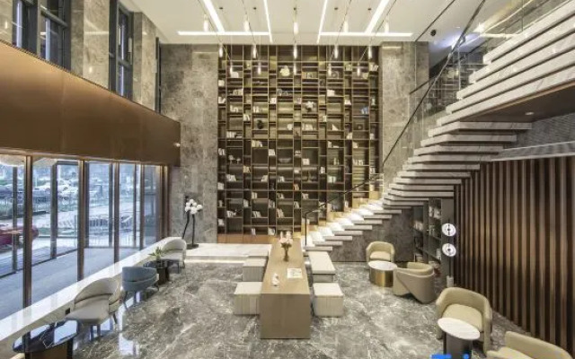 Atour Hotel Zhengzhou East Station Longzi Lake