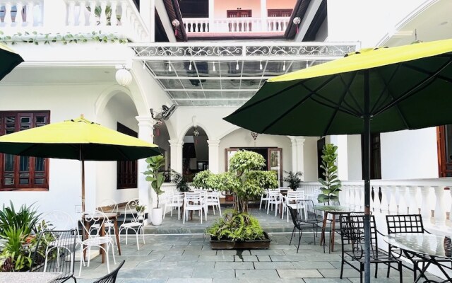 Sen Hong Apartment & Beer Garden