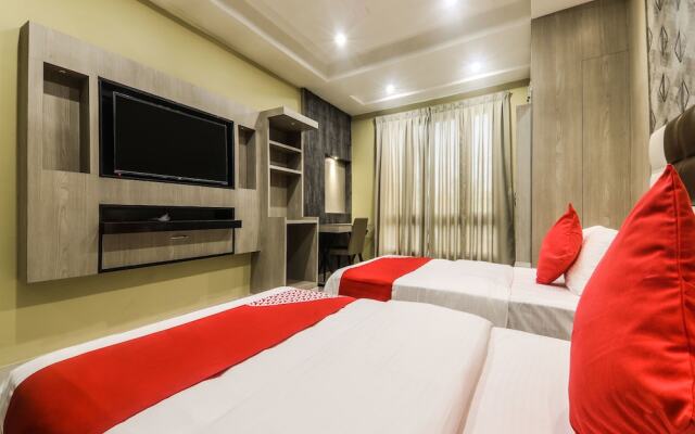 Oyo 17016 Galaxy Inn