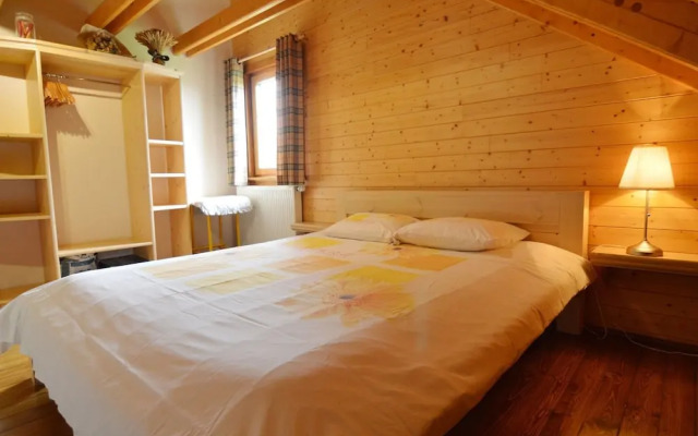 Affluent Chalet in Septon with Whirlpool, Sauna, Hot Tub