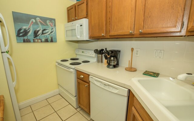 Sandpiper Cove 8245 Studio Bedroom Condo by RedAwning