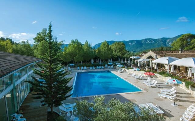 Nice Bungalow With Dishwasher on a Green Domain