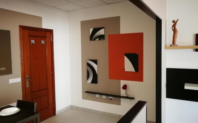 1V - Luxury Apartment Near Beach