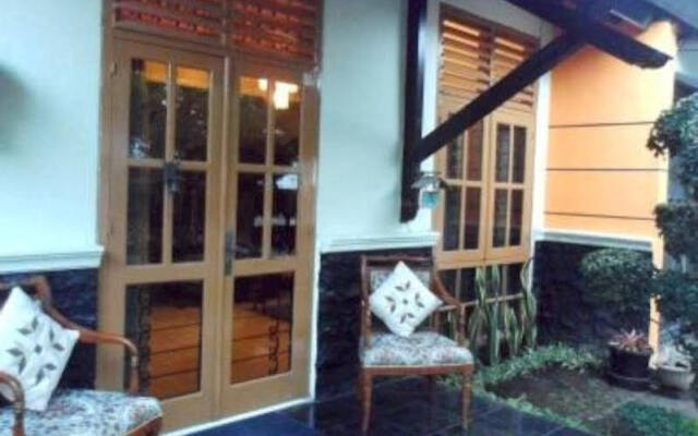 Raras Family House