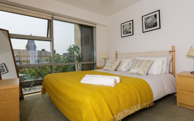Live in Leeds Millenium Square Apartment