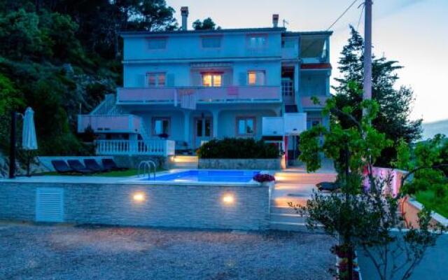 Apartments Lores
